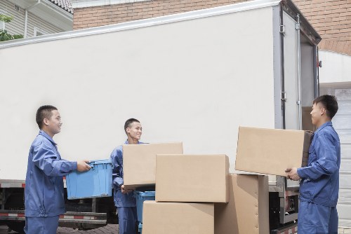 Local moving service supporting a flat or small home relocation